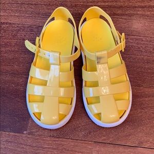 Dolce & Gabbana kids rubber sandals.